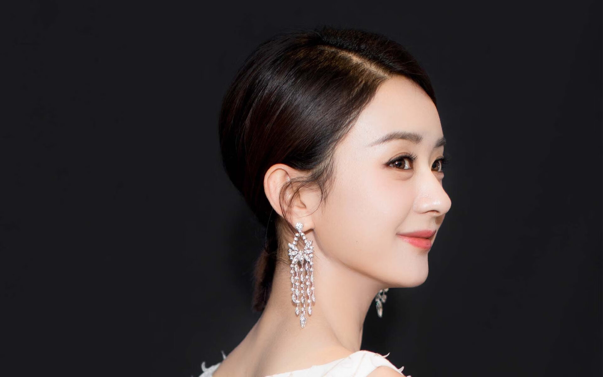 开云体育博彩-“詹姆斯28+8+9，热搜榜登顶，本场精彩来袭”，詹姆斯全场8分